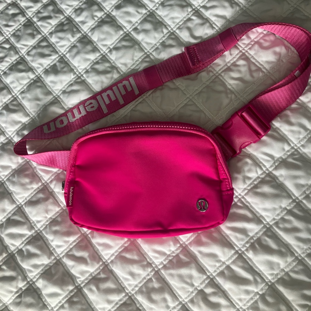 Lululemon Athletica Fuchsia Belt Bag